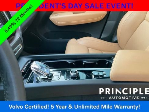 Certified 2023 Volvo XC60 B5 Ultimate w/ Protection Package Premier image 17