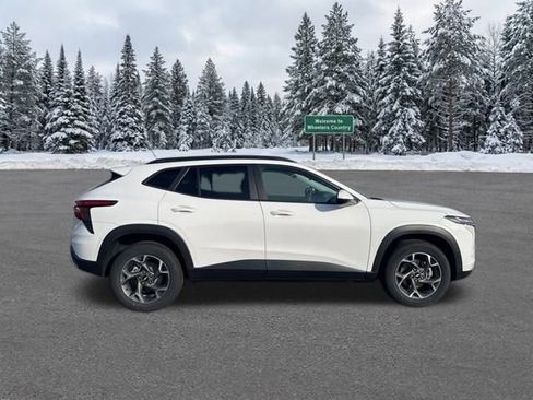 Used 2024 Chevrolet Trax LT image 7