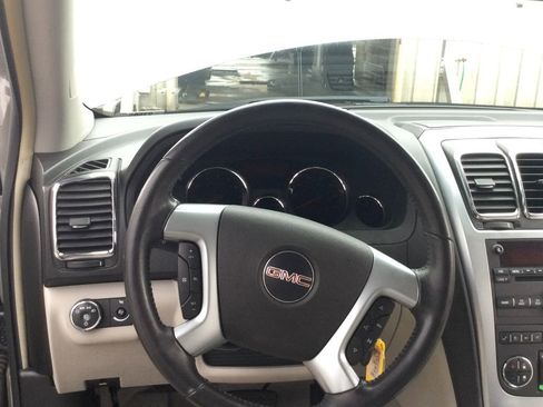 Used 2008 GMC Acadia SLT w/ Cargo Convenience Package image 25