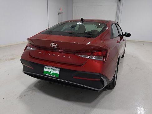 Used 2025 Hyundai Elantra SE image 7
