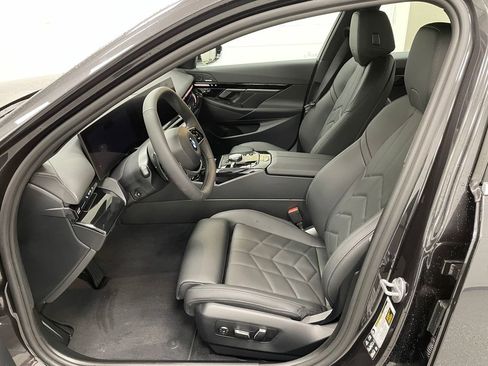 Used 2025 BMW 530i xDrive image 28