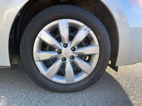Used 2014 Toyota Corolla LE image 32