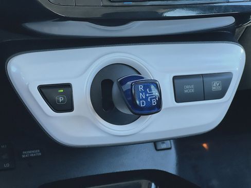 Used 2017 Toyota Prius Four Touring image 22