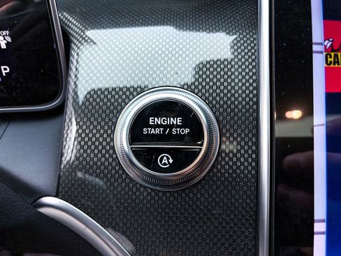 Used 2024 Mercedes-Benz GLC 300 4MATIC w/ AMG Line image 24