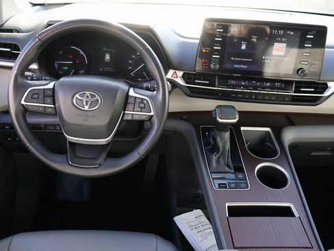 Used 2024 Toyota Sienna XLE image 20