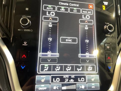 Used 2025 Subaru Legacy Premium image 8