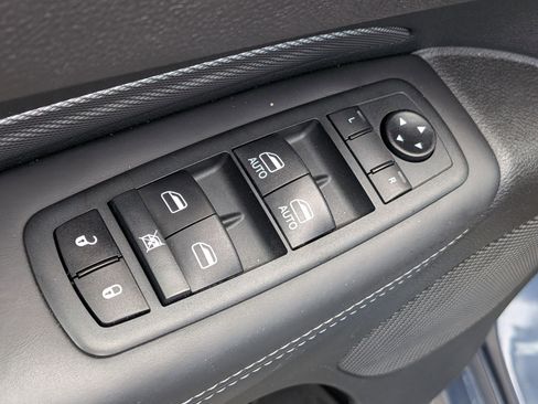Used 2020 Dodge Durango R/T w/ Technology Group AWD/4WD image 15