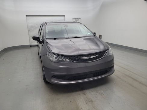Used 2022 Chrysler Voyager LX FWD image 14