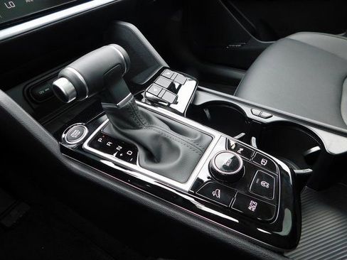 Used 2025 Kia Sportage SX image 24