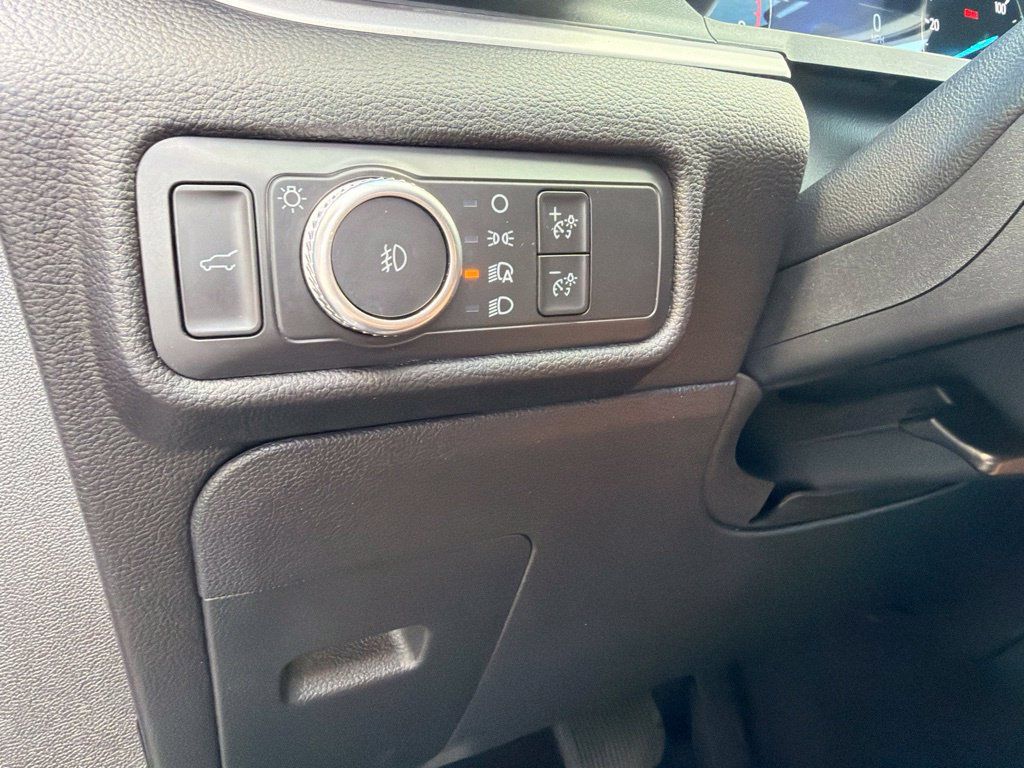 Used 2022 Ford Explorer XLT w/ Equipment Group 202A AWD/4WD image 28