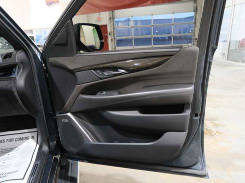 Used 2020 Cadillac Escalade ESV Platinum AWD/4WD image 37