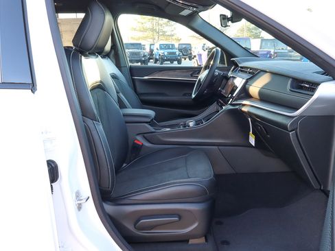 New 2026 Jeep Grand Cherokee Altitude RWD image 24