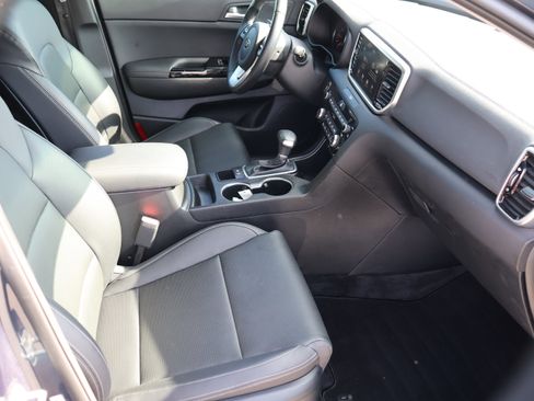 Used 2022 Kia Sportage EX image 11