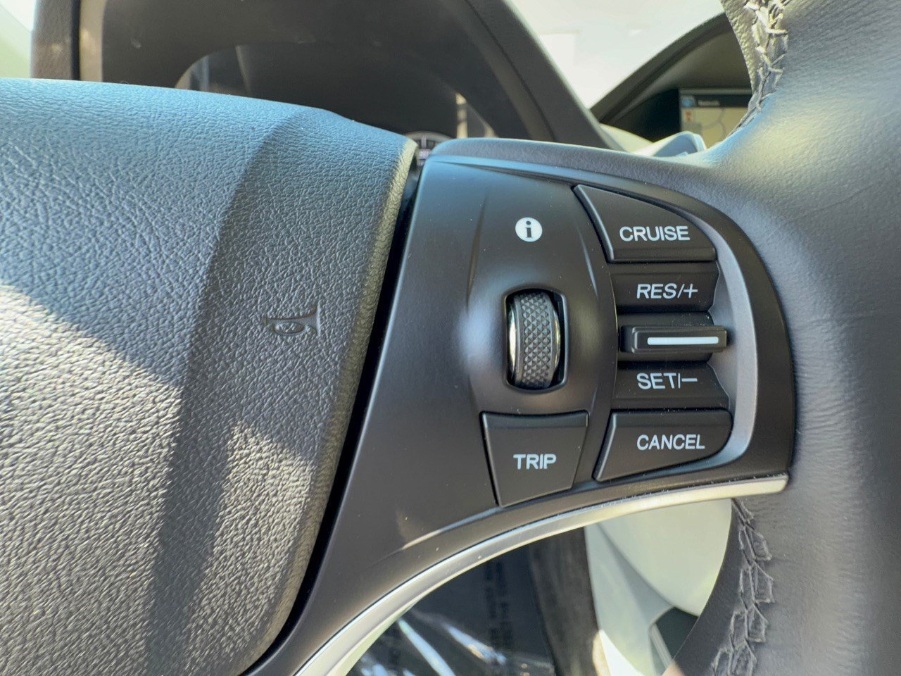 Used 2014 Acura MDX w/ Technology Package AWD/4WD image 19