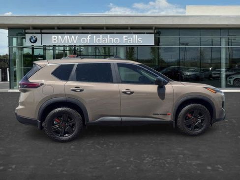 Used 2025 Nissan Rogue SV AWD/4WD image 8