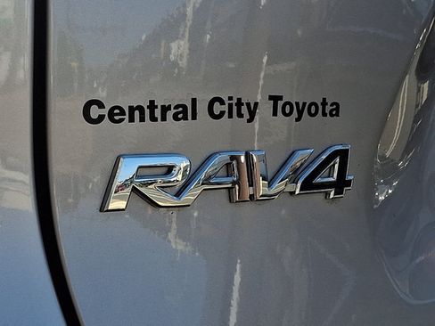 Used 2025 Toyota RAV4 XLE AWD/4WD image 29