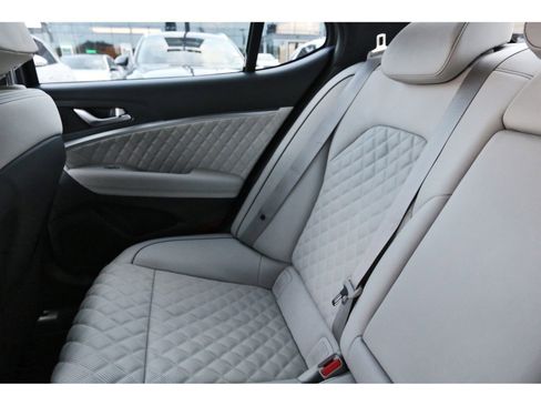 Used 2025 Genesis G70 3.3T Advanced w/ Sport Prestige Package image 13