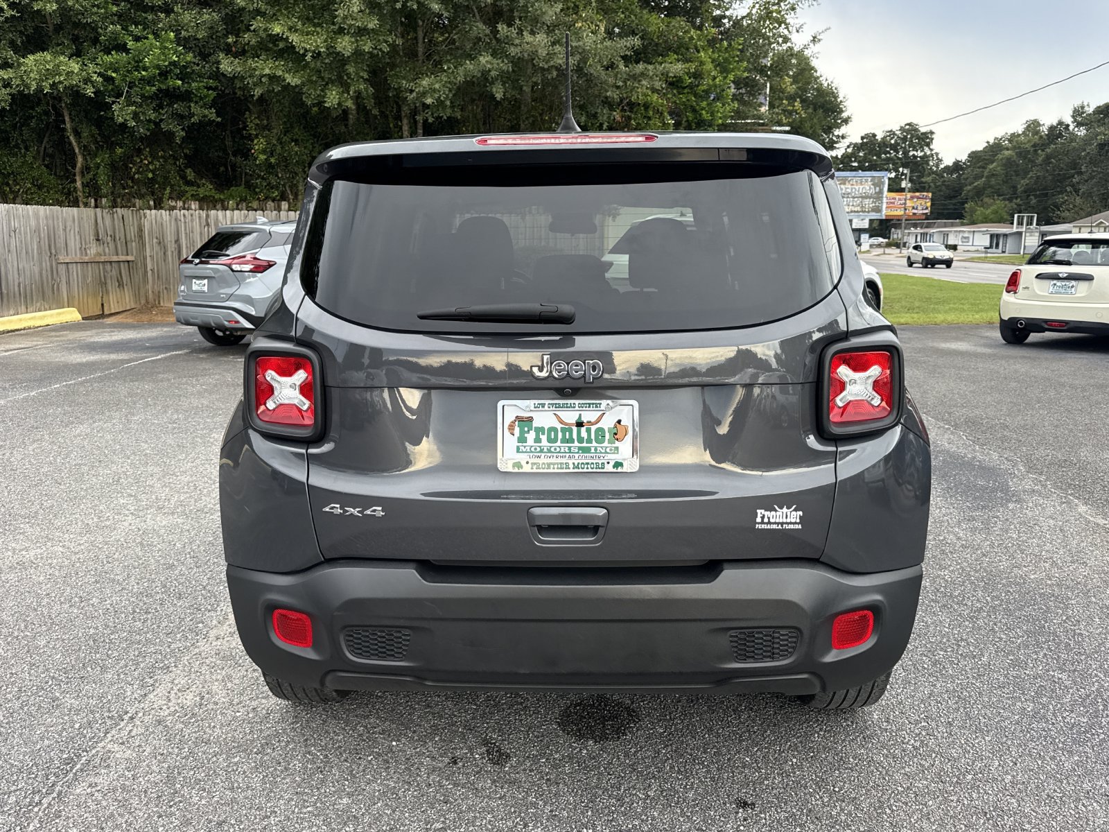 Used 2023 Jeep Renegade Latitude AWD/4WD image 5