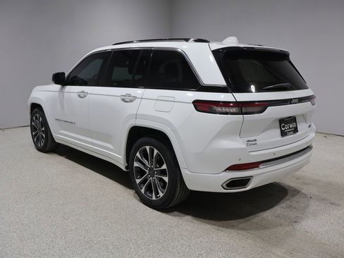 Used 2023 Jeep Grand Cherokee Overland AWD/4WD image 4