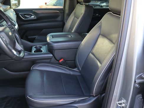 Used 2023 Chevrolet Suburban Premier RWD image 19
