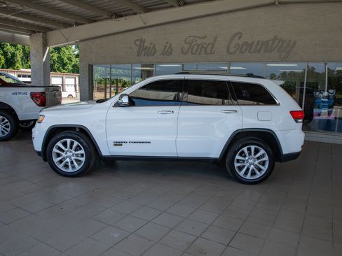 Used 2017 Jeep Grand Cherokee Limited RWD image 3