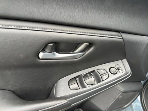 Used 2025 Nissan Sentra SV w/ Trunk Package image 17