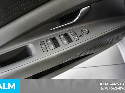 Used 2025 Hyundai Elantra SE image 42