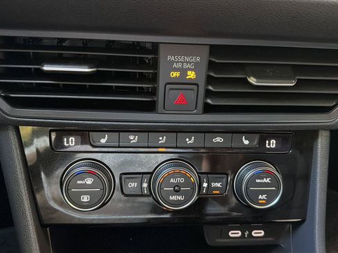 Certified 2024 Volkswagen Jetta SE w/ Panoramic Sunroof Package FWD image 23