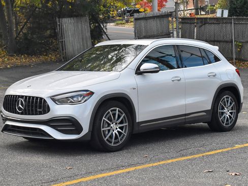 Used 2021 Mercedes-Benz GLA 35 AMG 4MATIC image 2