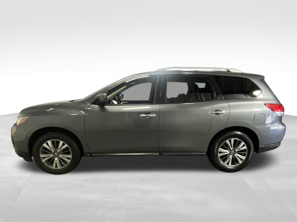 Used 2017 Nissan Pathfinder SV AWD/4WD image 6