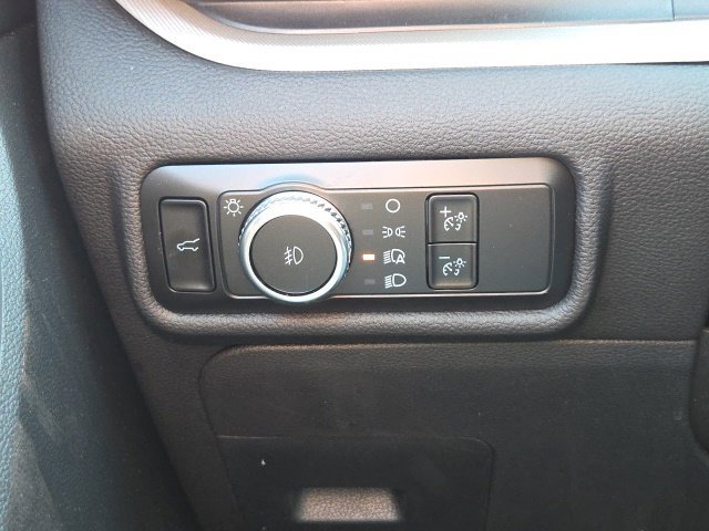 Used 2023 Ford Explorer XLT w/ Equipment Group 202A AWD/4WD image 27
