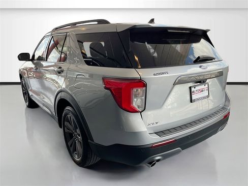 Used 2023 Ford Explorer XLT w/ Equipment Group 202A image 5