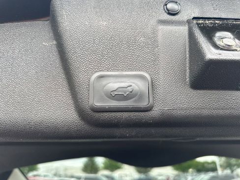 Used 2017 Buick Enclave Leather FWD image 10