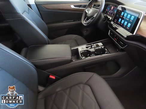 Used 2025 Volkswagen Atlas SE image 27