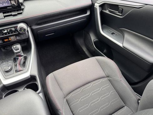 Used 2021 Toyota RAV4 SE image 15