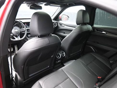 Used 2023 Alfa Romeo Stelvio Ti image 33