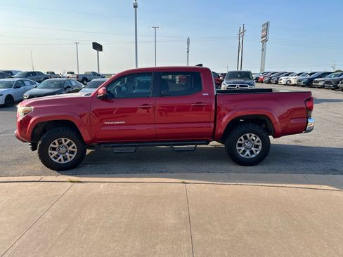 Used 2019 Toyota Tacoma SR5 AWD/4WD image 8