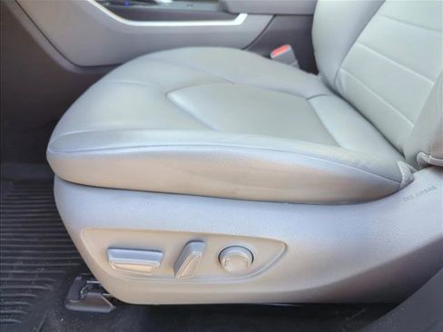 Used 2023 Toyota Highlander XLE FWD image 10