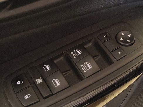 Used 2023 Jeep Cherokee Altitude Lux image 27