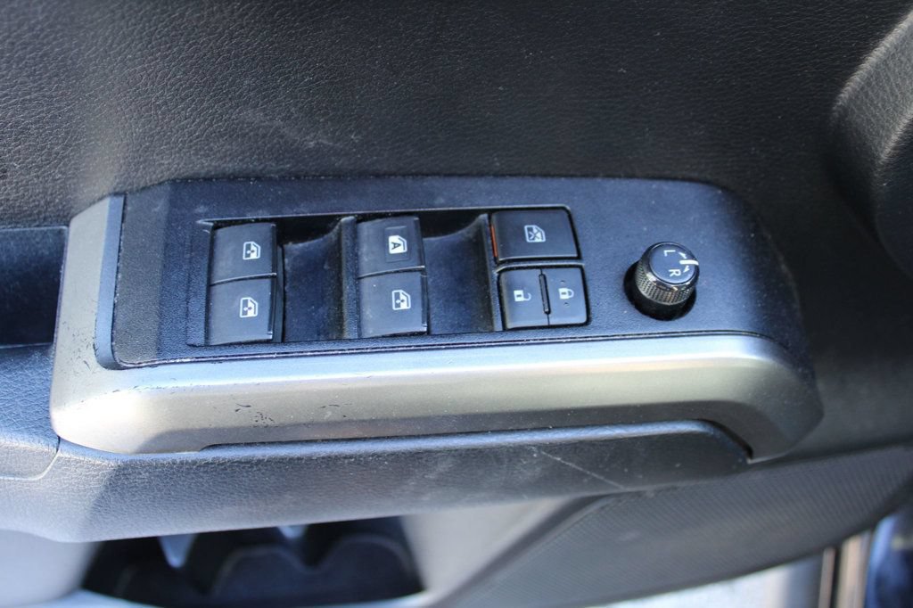 Used 2020 Toyota Tacoma SR5 RWD image 23