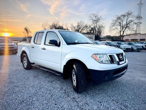 Used 2018 Nissan Frontier SV image 5