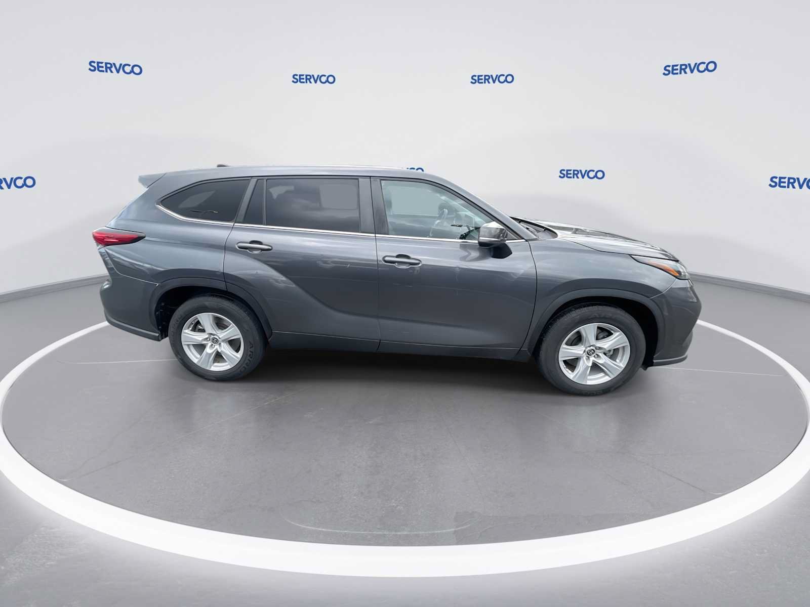 Used 2023 Toyota Highlander L FWD image 9