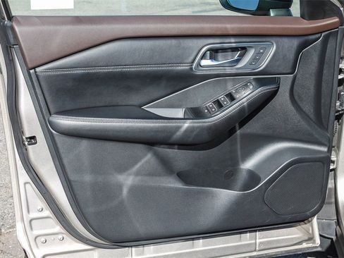 Used 2021 Nissan Rogue SL image 26