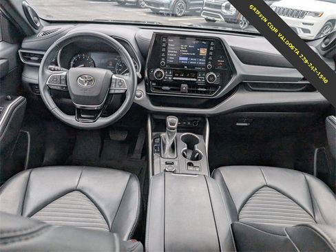 Used 2021 Toyota Highlander XSE image 15