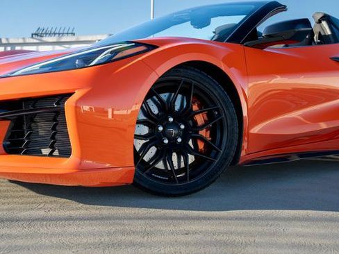 Used 2025 Chevrolet Corvette Z06 w/ Stealth Interior Trim Package RWD image 2