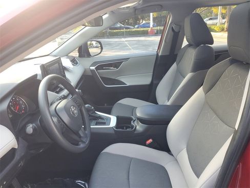 Used 2022 Toyota RAV4 XLE image 15