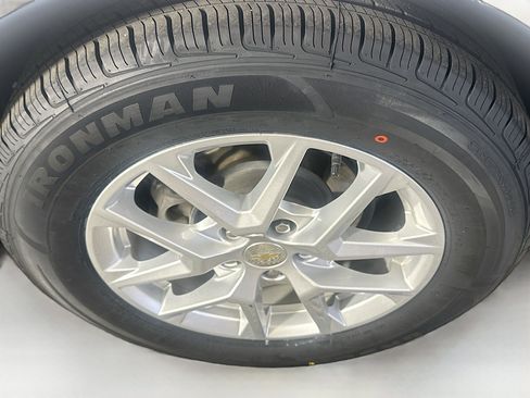 Used 2024 Chevrolet Equinox LT AWD/4WD image 11