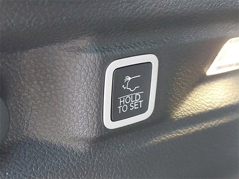 New 2025 Jeep Grand Cherokee L Limited w/ Trailer Tow Package image 9