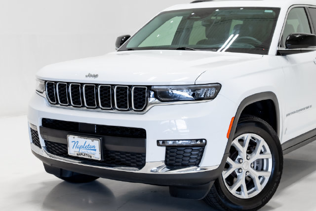 Used 2023 Jeep Grand Cherokee L Limited AWD/4WD image 2