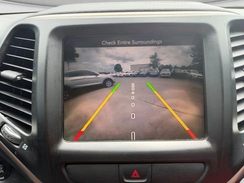 Used 2015 Jeep Cherokee Latitude w/ Comfort/Convenience Group FWD image 38